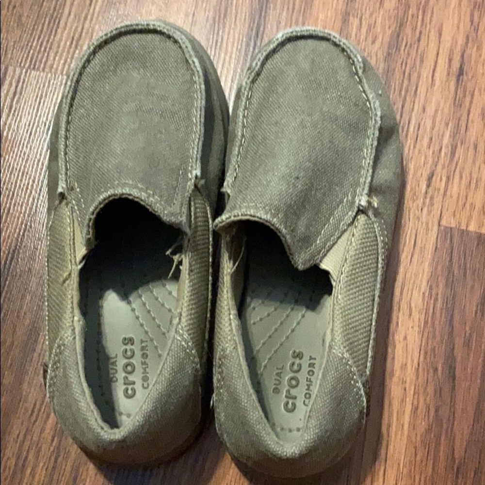 NWOT Crocs Santa Cruz loafers